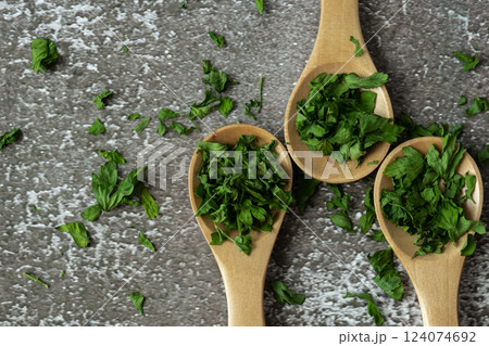 Dry parsley spice in wooden spoon. Homegrown herbs and spices for cooking. Fresh dried aromatic natural food ingredients Dry parsley spice in wooden spoon. Homegrown herbs and spices for cooking. Fresh dried aromatic natural food ingredients 124074692