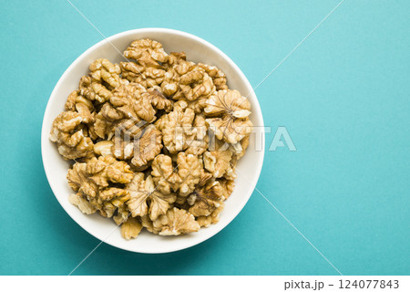 walnuts 124077843