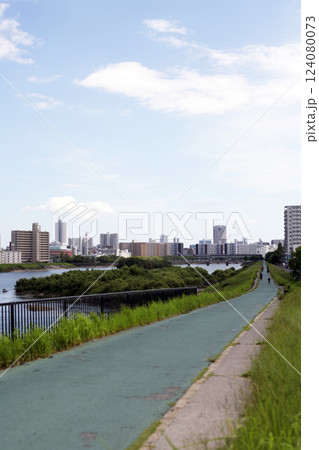 河川のランニングコース 124080073