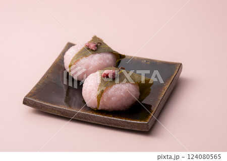 桜色が可愛い桜餅 124080565