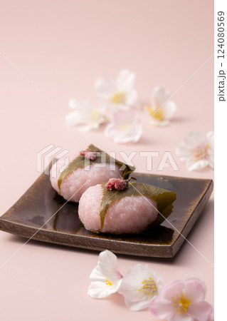 桜色が可愛い桜餅 124080569
