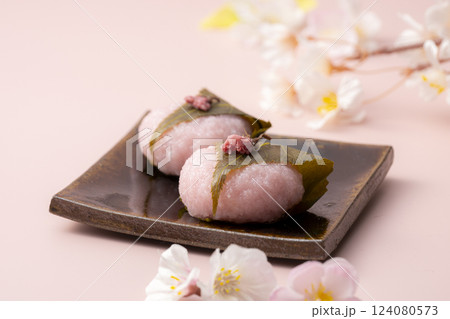 桜色が可愛い桜餅 124080573