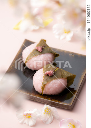 桜色が可愛い桜餅 124080582