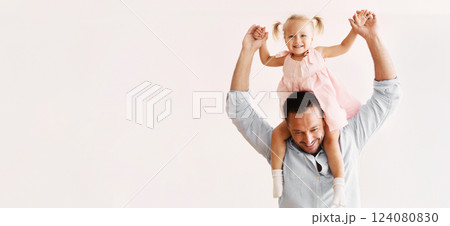 Fatherhood Concept. Little girl doing piggyback ride on her daddy's shoulders. Panorama, copy space 124080830