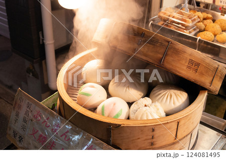 ほかほかの中華まんとセイロ ほかほかの中華まんとセイロ 124081495