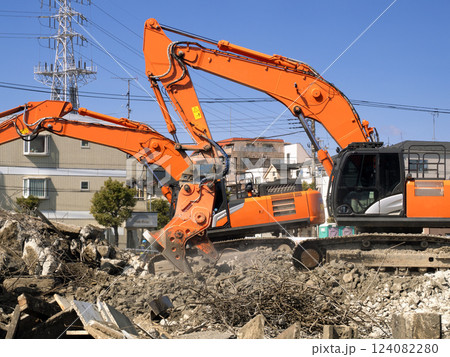 重機による解体工事　クラッシャー 124082280