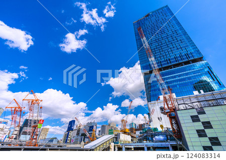 日本の東京都市景観 6基のクレーンがズラリ…“夏空”が広がる…さよなら渋谷駅西口…=3月17日 日本の東京都市景観 6基のクレーンがズラリ…“夏空”が広がる…さよなら渋谷駅西口…=3月17日 124083314
