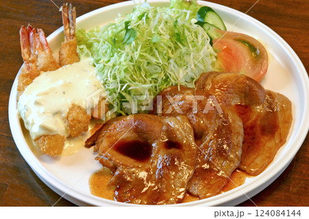 生姜焼きエビフライ 北海道ブランド豚肉 生姜焼きエビフライ 北海道ブランド豚肉 124084144