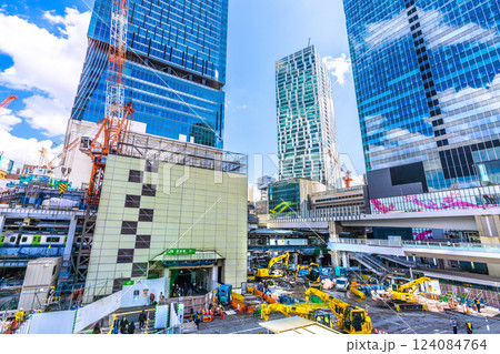 日本の東京都市景観 重機が、今度はズラリ…“夏空”が…さよなら渋谷駅西口…＝3月17日 124084764