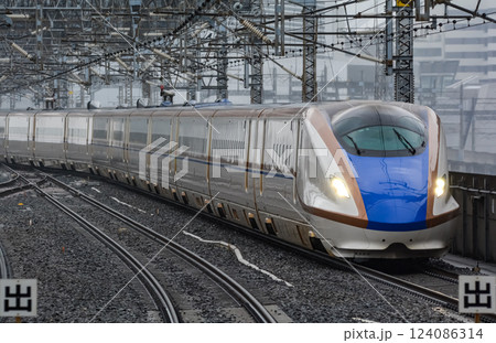 入線してくる北陸上越新幹線E7系 入線してくる北陸上越新幹線E7系 124086314