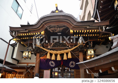 東京都中央区日本橋小網町　強運厄除けの神様　小網神社 124086656