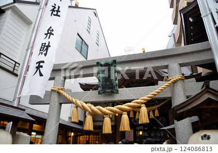 東京都中央区日本橋小網町　強運厄除けの神様　小網神社 124086813