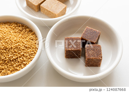 ブイヨンとコンソメ 124087668