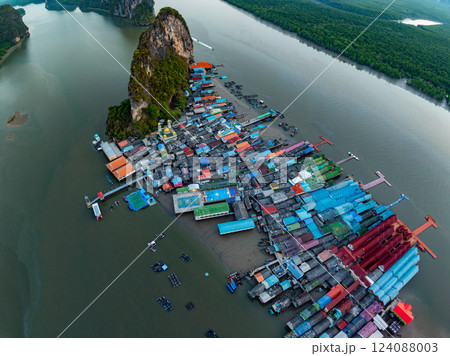 Aerial view of Panyee island in Phang Nga Thailand,Wide angle landscape Floating village, Koh Panyee fishing village island in Phang Nga, Thailand 124088003
