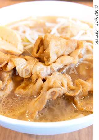 美味しい豚肉ラーメン 124088047