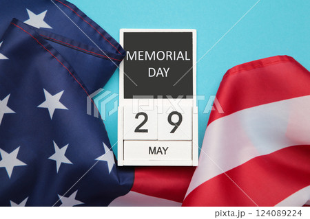 Cube calendar with date 29 May of Memorial Day with USA flag on blue background Cube calendar with date 29 May of Memorial Day with USA flag on blue background 124089224