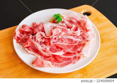 豚肩ロース肉　しゃぶしゃぶ用 124089604