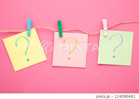 Question mark on stickers on pink background. 124090461