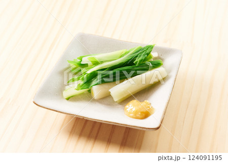 山菜　うるい　料理イメージ 124091195