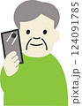 スマホで電話するシニア男性 124091785