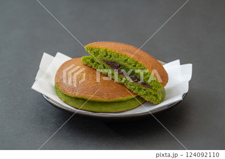 ふんわり抹茶どら焼き ふんわり抹茶どら焼き 124092110