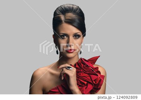 Fashionable brunette lady 124092809