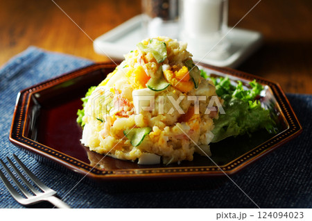 卵入りポテトサラダ 卵入りポテトサラダ 124094023