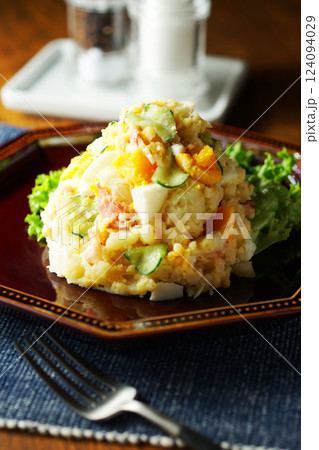 卵入りポテトサラダ 卵入りポテトサラダ 124094029