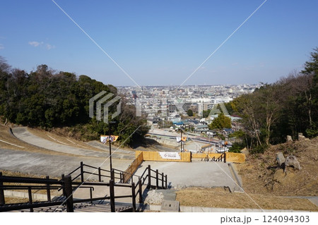 ジャイアンツタウン球場から見下ろした京王よみうりランド方面の風景 124094303