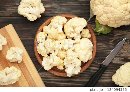 Bowl of cauliflower on brown wooden background, top view 124094386
