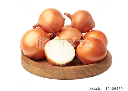 Ripe onions on wooden board isolated on white background. 124094804