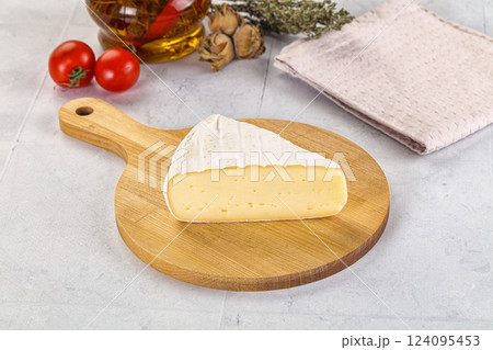 Soft brie cheese with mold Soft brie cheese with mold 124095453