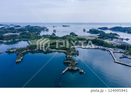 空から見た浦戸諸島の島々 124095941