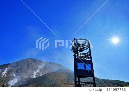 旭岳 姿見の池展望台の大雪山愛の鐘 124097788