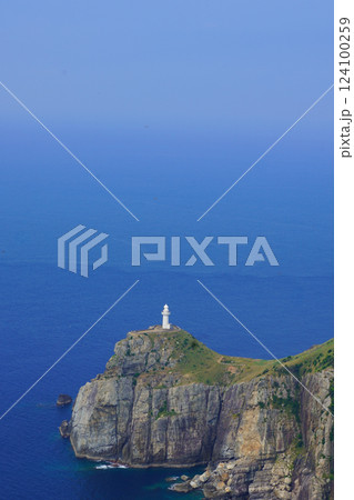 九州長崎県五島市「大瀬埼灯台」夏景色【海と空中心】 124100259