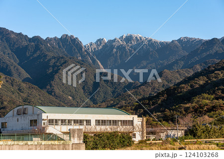 守り神 永田岳 世界自然遺産屋久島(冬 守り神 永田岳 世界自然遺産屋久島(冬 124103268