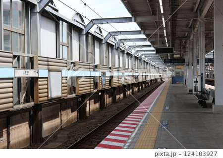 千葉県市川市にある東京地下鉄(東京メトロ)東西線の妙典駅 千葉県市川市にある東京地下鉄(東京メトロ)東西線の妙典駅 124103927
