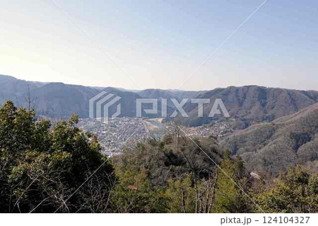 備中松山城の中太鼓櫓跡からの高梁市街地 124104327