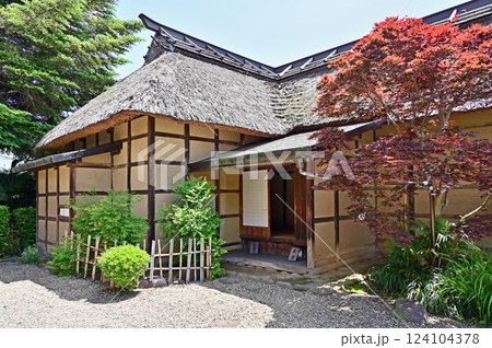 中山道安中宿散歩：旧安中藩郡奉行役宅(旧猪狩家)　　安中市安中 124104378