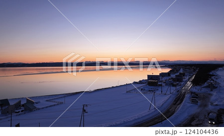 北海道サロマ湖周辺の流氷2025年2月24日汽水湖網走周辺夕焼けサンセット drift-ice 124104436