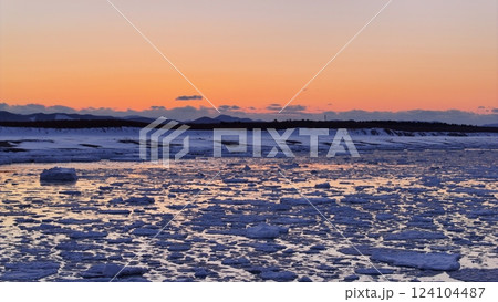 北海道サロマ湖周辺の流氷2025年2月24日汽水湖網走周辺夕焼けサンセット drift-ice 北海道サロマ湖周辺の流氷2025年2月24日汽水湖網走周辺夕焼けサンセット drift-ice 124104487