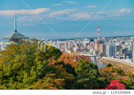 【静岡県】沼津市・香貫山香陵台の紅葉と街並み 【静岡県】沼津市・香貫山香陵台の紅葉と街並み 124104666
