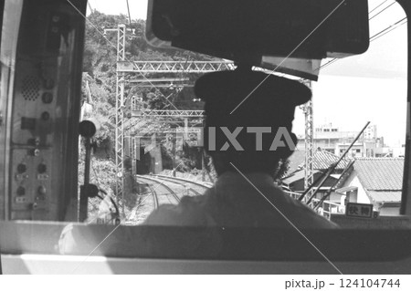 京急、旧600形快特、運転台背後からの光景、608号車、京浜安浦－横須賀中央、1982年7月1日 124104744