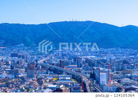 生駒山と東大阪の街並み 生駒山と東大阪の街並み 124105364
