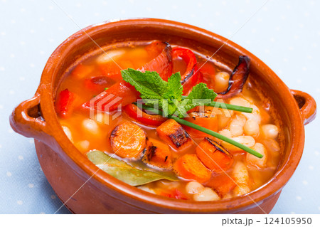 Bean's soup cooked with bean, carrots and pepper, served in bowl 124105950