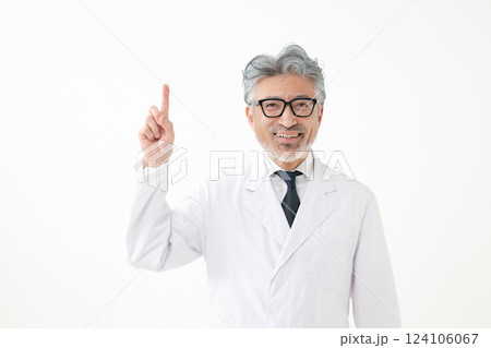 白衣を着た男性 白衣を着た男性 124106067