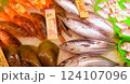市場の新鮮な魚、魚売り場の鮮魚 124107096