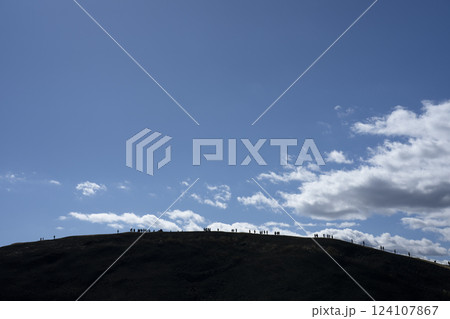 伊豆の大室山 登山風景 伊豆の大室山 登山風景 124107867