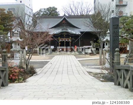 なわて通りの四柱神社（長野県松本市） 124108380