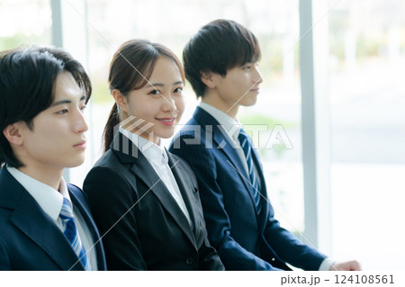 就職活動する学生 就職活動する学生 124108561